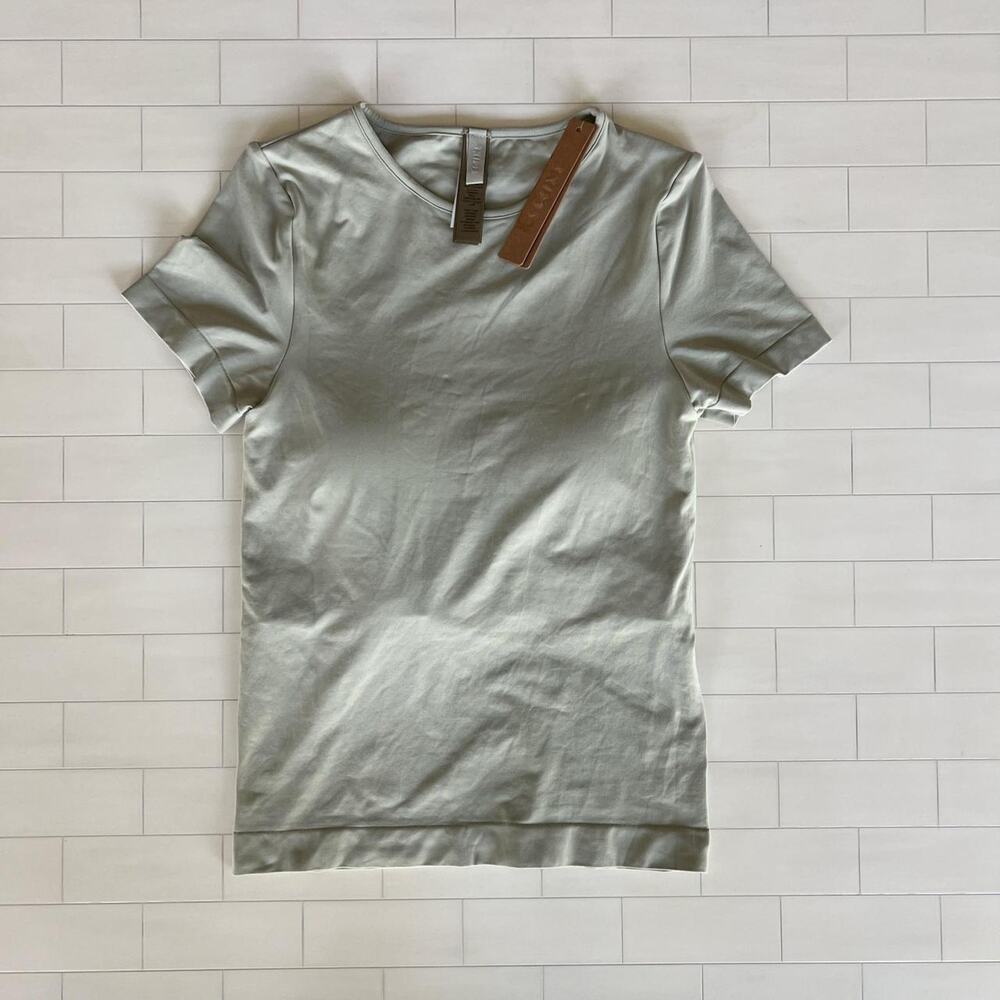 NWT SKIMS Soft Smoothing Seamless T-Shirt Molded Cup - Elm - XS